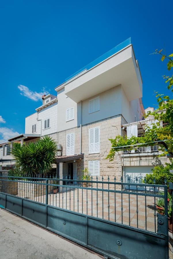 Niko'S Charming Apartment With Free Parking Дубровник Екстериор снимка